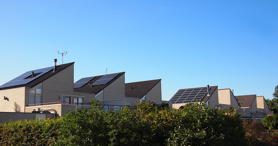 placas de energía solar en hogares